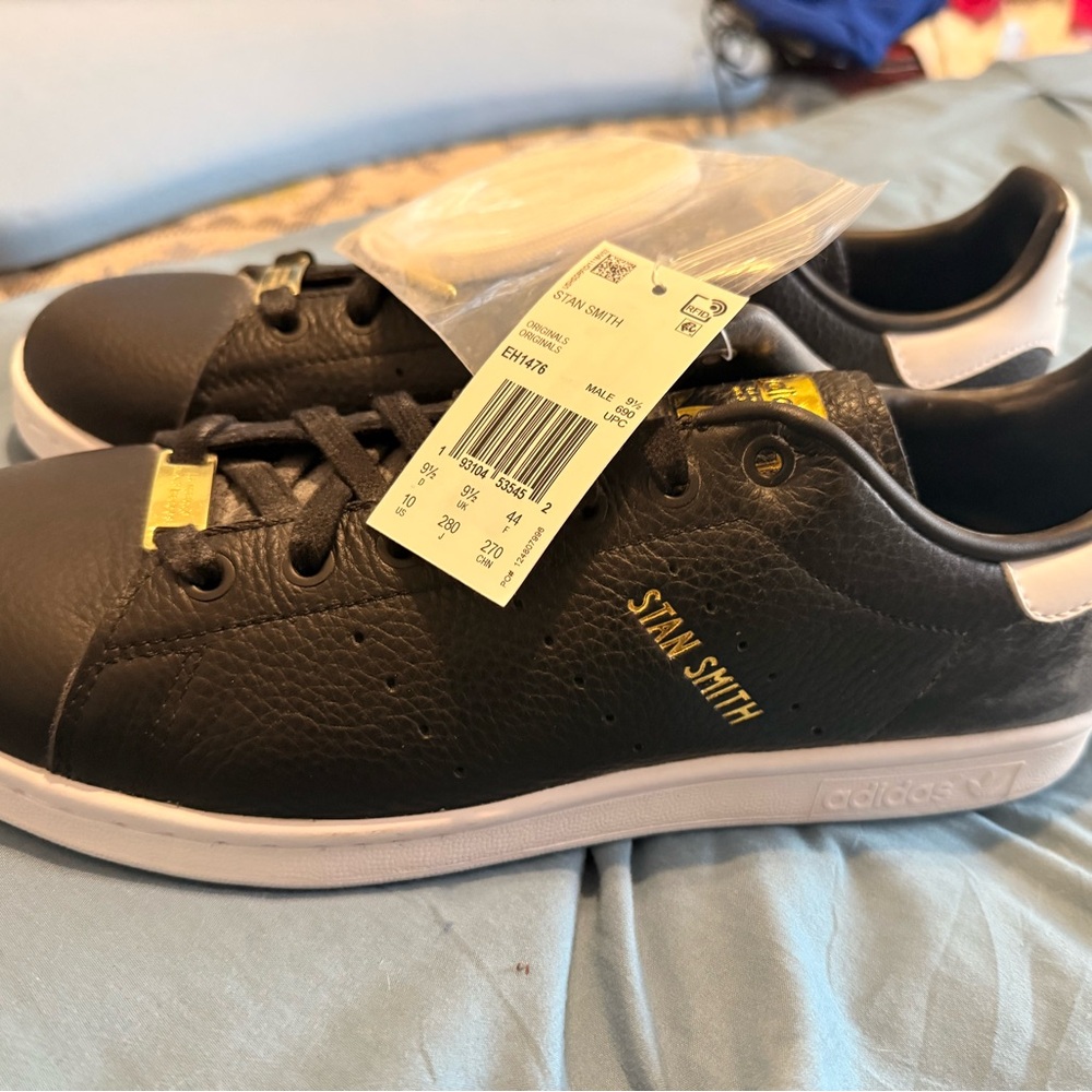 New with tags-Adidas rare Stan Smith Black Leather Sneakers with White Heel Tab